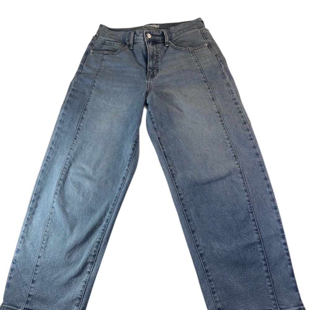 Jessica Simpson Size 2 Barrel Jeans/Curved Fit Medium Wash Denim Excellent Cond - Picture 2 of 9